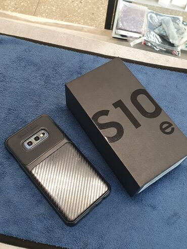 телефон ми плей: Samsung Galaxy S10e, Б/у, 128 ГБ, цвет - Черный, 1 SIM
