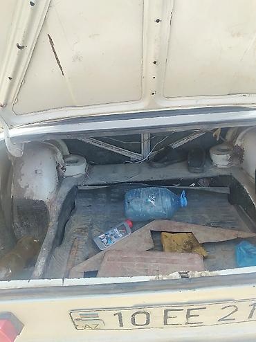 азербайджан авто: VAZ 2101 klassik sedan avtomobil. Ağ rəngdə kuzova malikdir — 7