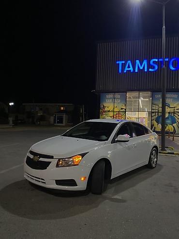 chevrolet cruze motor: Chevrolet Cruze sedan – ağ rəng, benzinli, avtomatik ötürücü. Əsas — 1