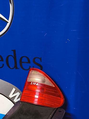 задние стопы 210: Задний правый стоп-сигнал Mercedes-Benz 2000 г., Б/у, Оригинал, Япония — 1