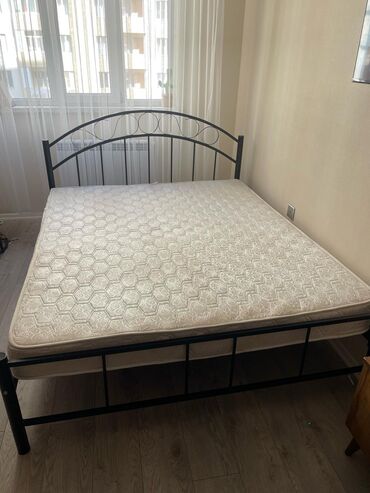 12 voltu 220 volta çevirme: Taxt satılır 220 azn.Olcu 2/.160 unvan Xırdalan 3361 Ayten🌛