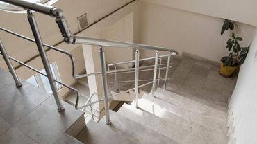 Uzunmüddətli kirayə mənzillər: ŞƏHƏRİN MƏRKƏZİNDƏ GENİŞ MƏNZİL KİRAYƏ VERİLİR Ümumi sahə: 250 m² — 23