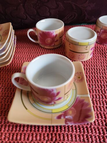 Kuhinjski setovi: Soljice nove porcelanske vintaz. Soljice komada 5 u ceni. Tacne — 7