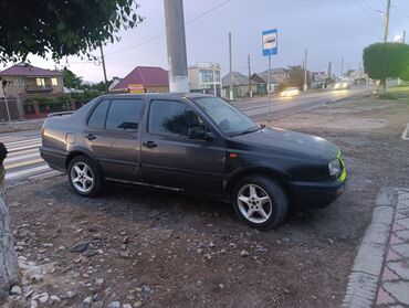 продаю или меняю на гольф 3: Volkswagen Vento: 1992 г., 2 л, Механика, Бензин, Седан