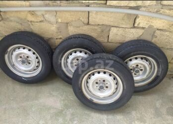 vaz 2107 suret qutusu: VAZ 2106 1988-ci il zavod diskləri.Boltları var.
Ünvan: Bilgəh