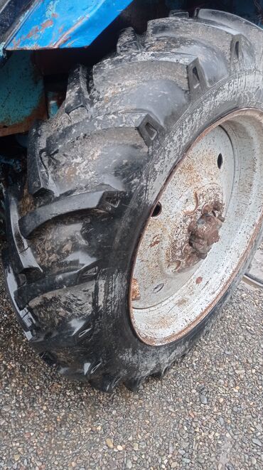 Traktorlar: Belarus MTZ tipli traktor - Korpus: kabinəli, mavi-qara rəng sxemi — 6