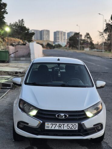 VAZ (LADA): Barter de var Lada Granta modelinin bu ağ rəngli sedanı dörd qapıya və — 16