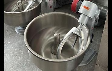 Mikserlər: Salam 8kg un tutur 15kg xəmir yenidi tecılı satılır 450azn — 1