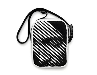 kosmetika üçün çantalar: Çarpaz çanta Çanta ölçüsü: 14,5 sm × 19,5 sm × 5 sm Daxili və Xarici