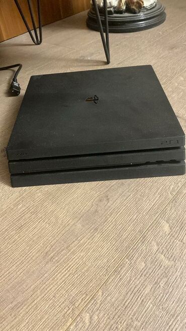 iqra oyna: Playstation 4 pro 1tr yaddas ustunde 2eded original pul+3oyun+original