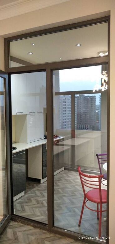 Ofislər: Nərimanov metrosuna yaxın xarici dillerer universitetinə 17 mərtəbəli — 2