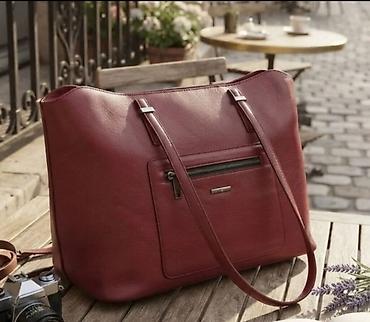 Elegantna ženska torba – bordo boja - Materijal: glatka eko koža sa