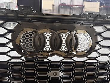 Решетки радиатора: Решетка радиатора Audi 2017 г., Б/у, Оригинал — 11