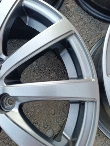 Диски: Литые Диски R 15 Комплект, отверстий - 5, Б/у at lalafo.kg — 8 Диски: Литые Диски R 15 Комплект, отверстий - 5, Б/у — 8