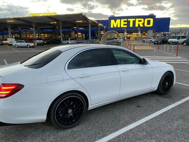 Mercedes-Benz: Mercedes-Benz E 220: 2 l. | 2018 έ. Sedan — 3
