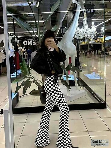 Pantalone: Ženske pantalone sa visokim strukom i zvonastim nogavicama - Kroj — 3