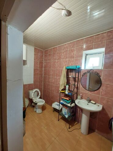 Продажа домов: Дом, 110 м², 3 комнаты, Риэлтор, Старый ремонт at lalafo.kg — 10 Продажа домов: Дом, 110 м², 3 комнаты, Риэлтор, Старый ремонт — 10