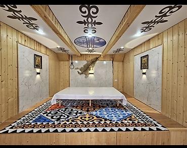 Продажа полдома: Продается двух этажный дом 🏡 Понарамные окна 🪟 250кв 📐 На первом — 3