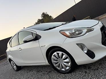 prius: Toyota Prius C: 2016 г., 1.5 л, Гибрид, Хэтчбэк — 3