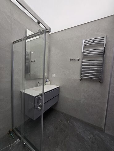 Uzunmüddətli kirayə mənzillər: Ağ Şəhərdə, metro Xətaiyə yaxın, mərtəbə 8, depozitli. Müasir — 18