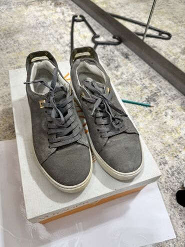 Women's Sneakers and athletic shoes: Серые замшевые кеды BVR - Материал верха: замша (серый цвет) -