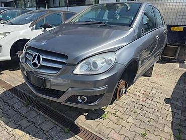 Kompletan auto u delovima: MERCEDES BENZ B 180 2009. GOD. - KOMPLETAN AUTO U DELOVIMA | — 1