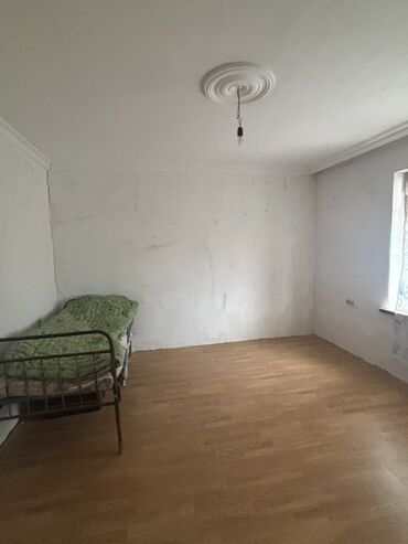 Həyət evləri və villaların satışı: 3 otaqlı, 1 kv. m, Kredit yoxdur, Orta təmir — 4