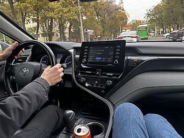 автомаи: Toyota Camry: 2021 г., Автомат, Бензин, Седан — 5