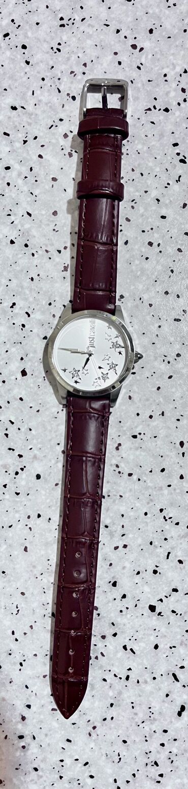 продаю женские часы: Женские наручные часы 

Б/у 
750 сом
Самовывоз
Центр