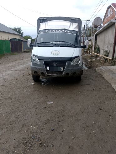 QAZ: QAZ GAZel: 2.2 l | 2004 il 497876 km Sedan