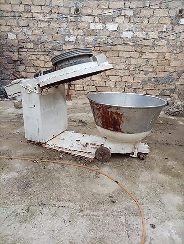 pizza machine credit: Xəmir yoğuran avadanlıq satılır. Qiymət 2750 manat. Real alıcıyla — 1