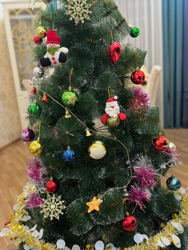 Yolka işıqları: 1.85 hündürlüyündə yolka münasib qiymətə satılır və üzərində bütün — 4