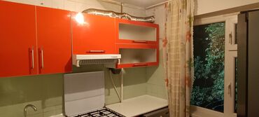 стол в кухню: Кухонный гарнитур, цвет - Оранжевый, Б/у