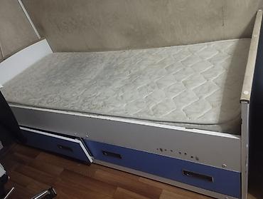 bunk bed: Односпальная кровать с матрасом и выдвижными ящиками для хранения — 1
