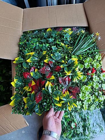 Süni güllər: Müxtəlif süni bitkilərdən ibarət dekorativ divar paneli. Bu panellər — 5