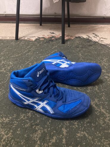 форма для хоккея: Продая борцовк asics синие🟦