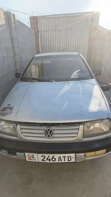Volkswagen: Volkswagen Vento: 1992 г., 2 л, Механика, Бензин, Седан