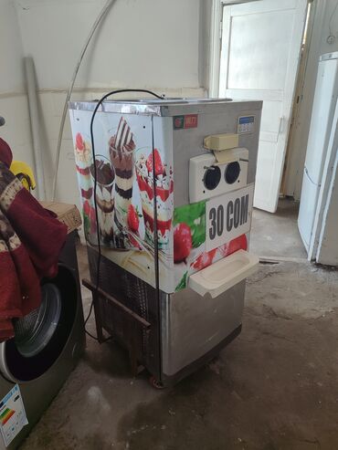апарат для бизнес: Продаю фрезер аппарат для мороженое работает отлично фреон залито все