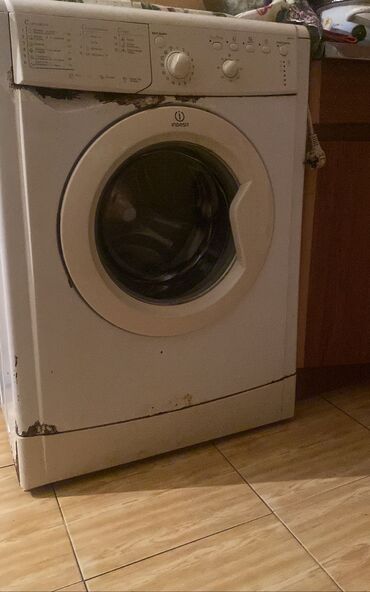 Paltaryuyan maşınlar: Paltaryuyan maşın Indesit, 5 kq, İşlənmiş, Avtomat, Kredit yoxdur
