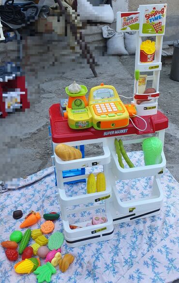 фрукты игрушки: Продаю детский магазин, касса со звуком, в отличном состоянии. +