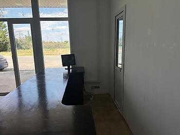 İcarəyə mağazalar: 🏢 200 kvm, yeni tikili mağaza 📍 Prospektdə 50 m məsafə, əsas yol — 5