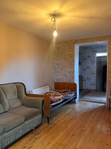 kirayə evlər razində: Tecili Zabrat 2 de istixana yolunda 6 otaqli 2 mertebeli ici eşyali