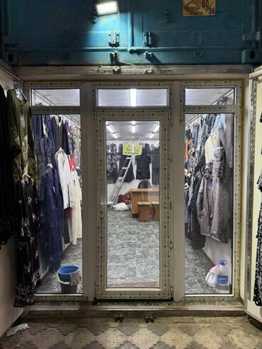 аренда помещения на ошском рынке: Продаю Торговый контейнер, Дордой рынок, 20 тонн, Утеплен