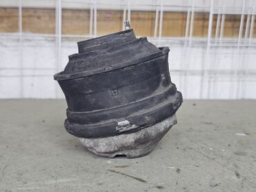 Подушки мотора: Подушка мотора Mercedes-Benz 2000 г., Б/у, Оригинал, Германия — 2