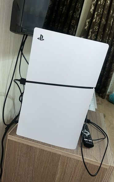 PS5 (Sony PlayStation 5): PS5 Slim 1 Tb + 2 oyun pultu + PS+ accound 1 illik abunə ( içində 400+