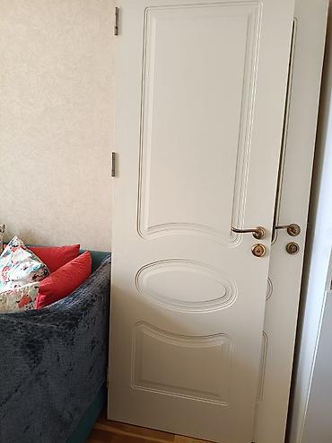 закрыватель двери: Срочно продаются 3 двери с дорогими ручками. 2 со стеклом 200х80, 1 — 3