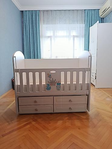 Ev və bağ: Oğlan və qız üçün, İşlənmiş, Dördbucaq, Beşik, Dəstsiz, Matras ilə, Yellənmə mexanizmsiz — 3