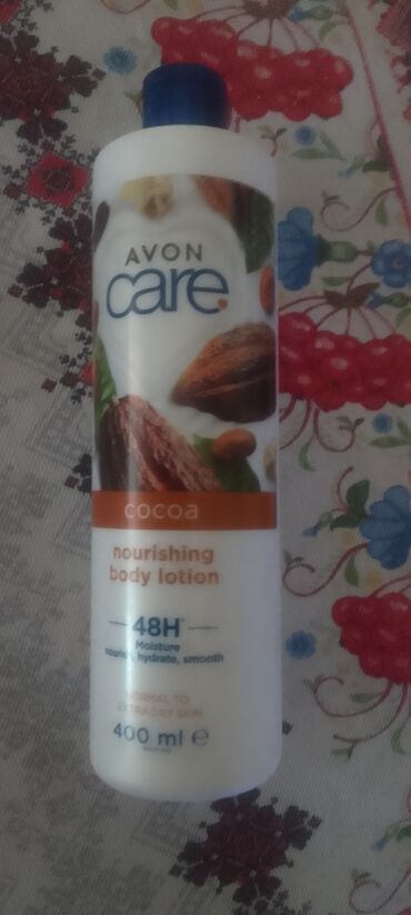 papuce sa bodljama: Avon Care losion za telo sa kakao buterom, u pakovanju od 400 ml