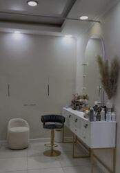 оборудование для пекарня: Сдаю Кабинет в салоне, 45 м², Для бровиста, Для визажиста, Для лешмейкера