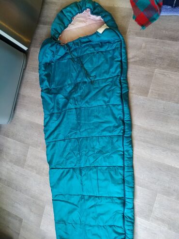 спальный горнитур: Спальный мешок, б/у, в отличном состоянии, не зимний